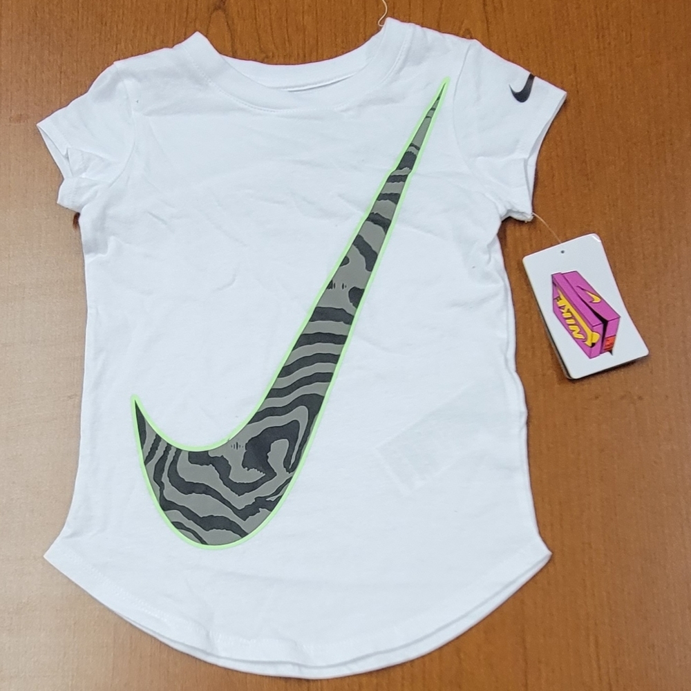 Nike girl's t-shirt